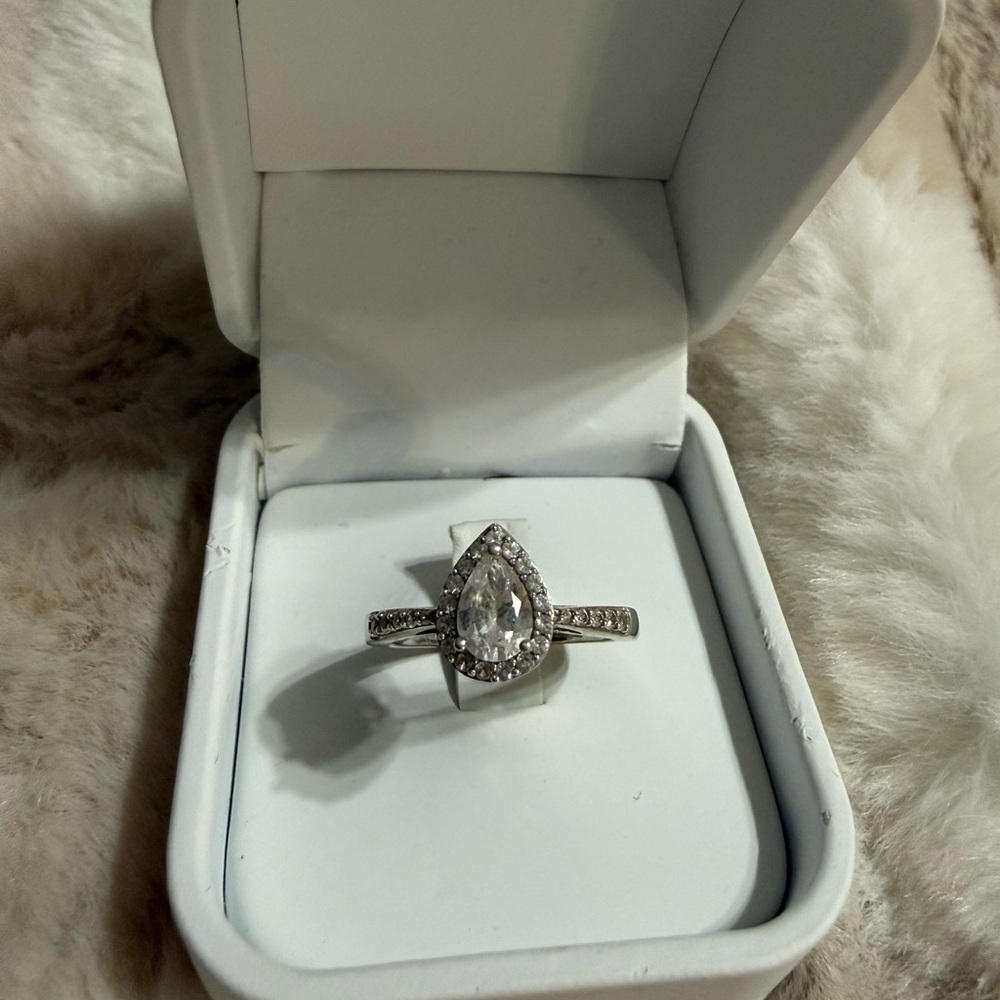 Sparkling Silver Teardrop Ring
